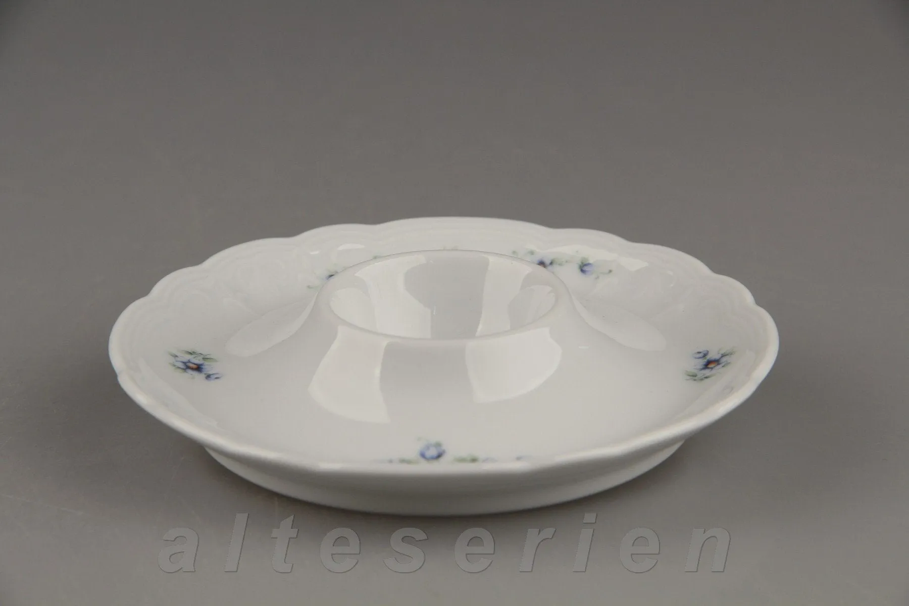 Eierbecher mit Schalenablage - Seltmann Weiden Julia Blaue Margeritenranke 43774