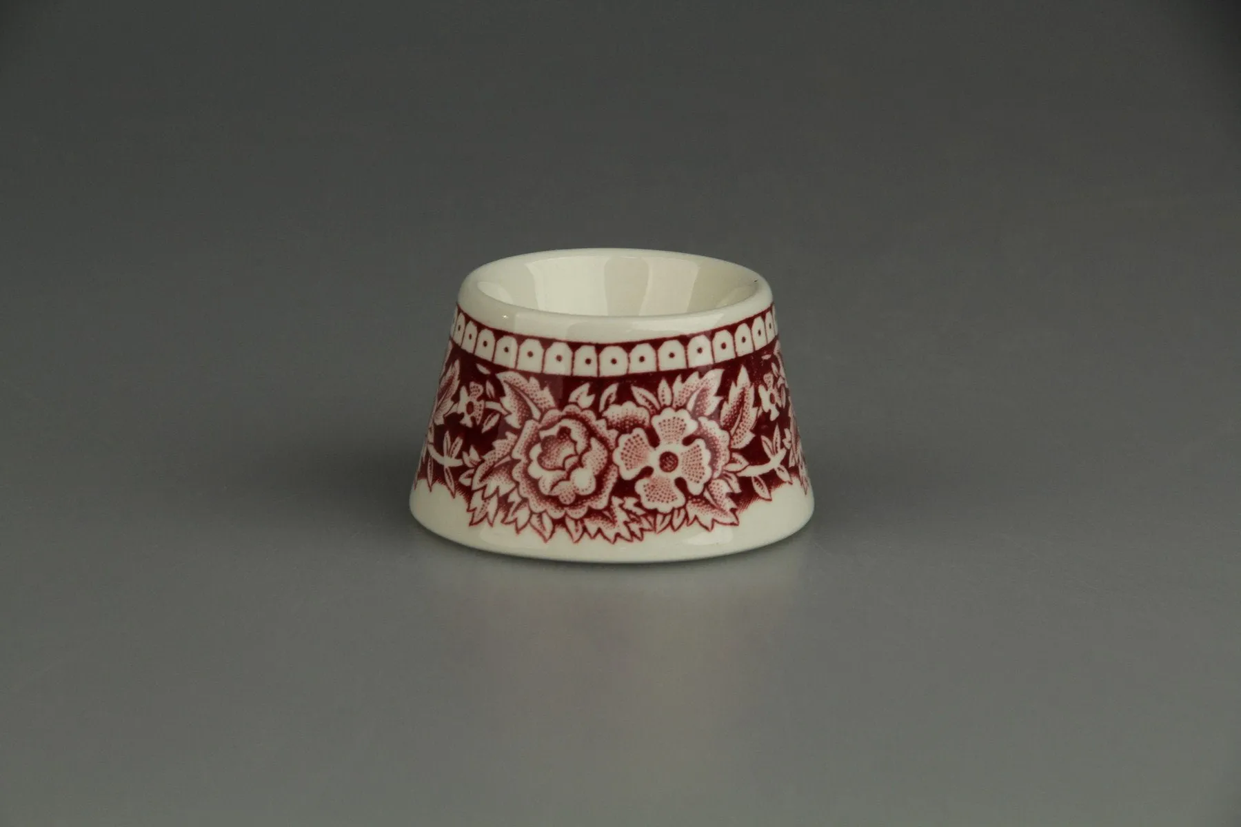 Eierbecher auf Fuß - Royal Sphinx Maastricht Old England - rot