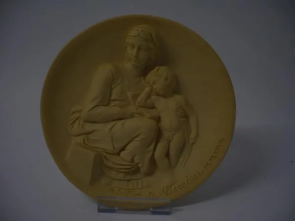 Wandteller mit fester Wandaufhängung - Studio Dante Di Volterradici Madonne Viventi