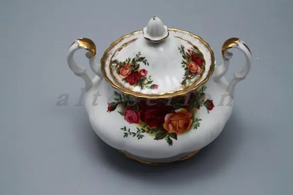 Zuckerdose mit Henkeln - Royal Albert Old Country Roses