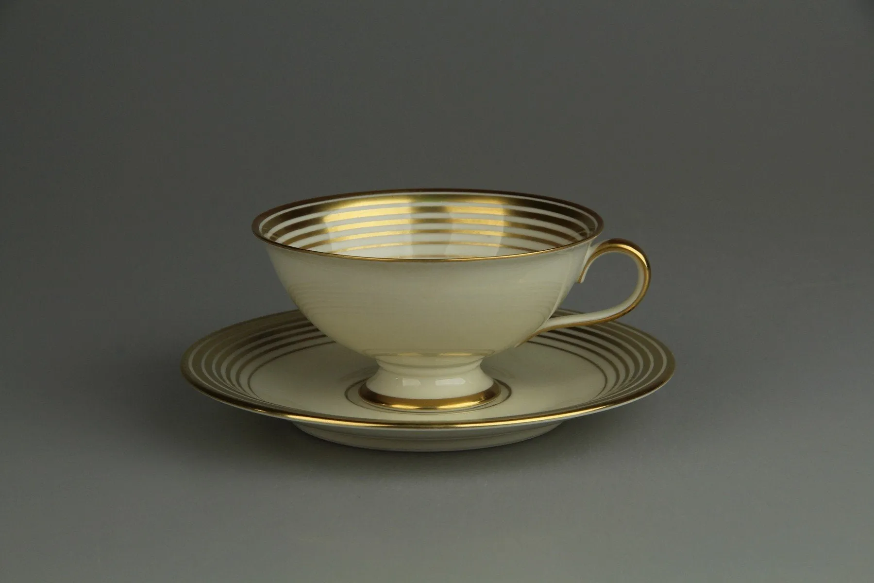 Teetasse mit Untere - Fürstenberg Fürstin 654 Goldreigen 01544