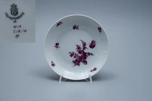 Untertasse für Tee o. Kaffee D 13,5 cm - Nymphenburg Korb Blume purpur 1419