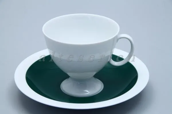 Kaffeetasse mit Untere - Kaiser Form 40 Reliefdekor grüner Fond
