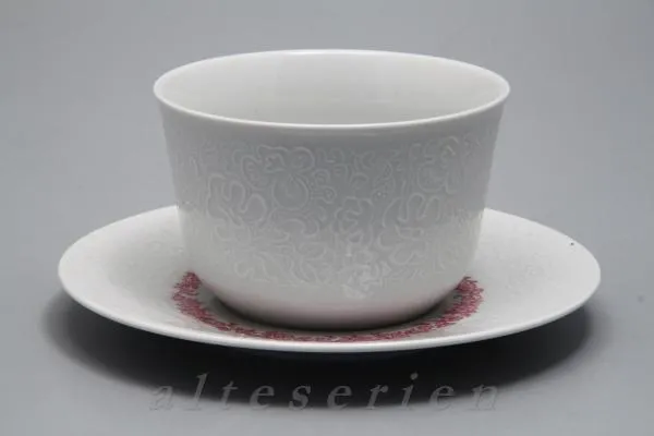 einteilige Sauciere mit Teller - Hutschenreuther Petra Relief roter Blumenkranz