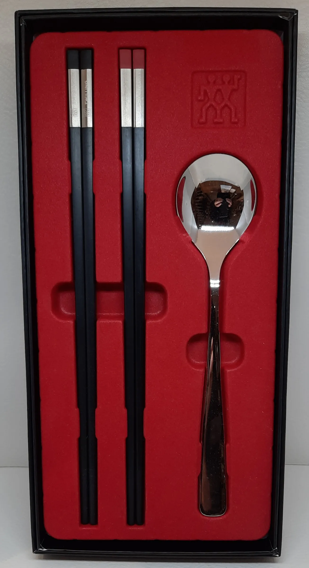 Chopsticks 5 tlg.Set mit Edelstahlapplikationen 2 Paar Stäbchen aus hochwertigem Kunststoff, ein