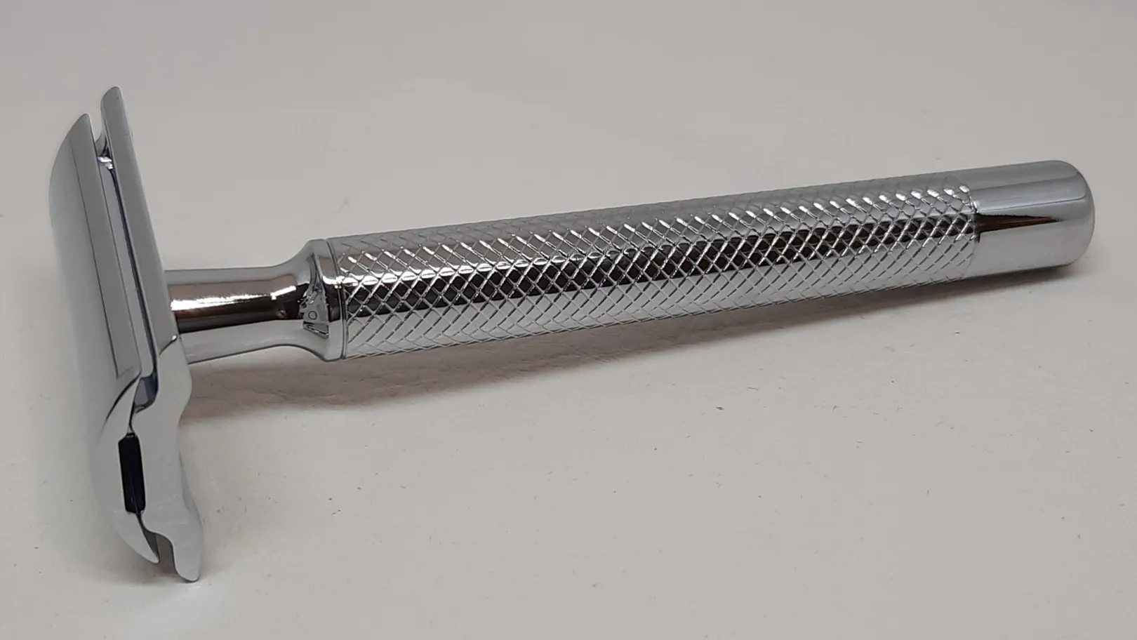 Rasierhobel Dovo Primo verchrom 3 tlg Griff mit feinem Muster