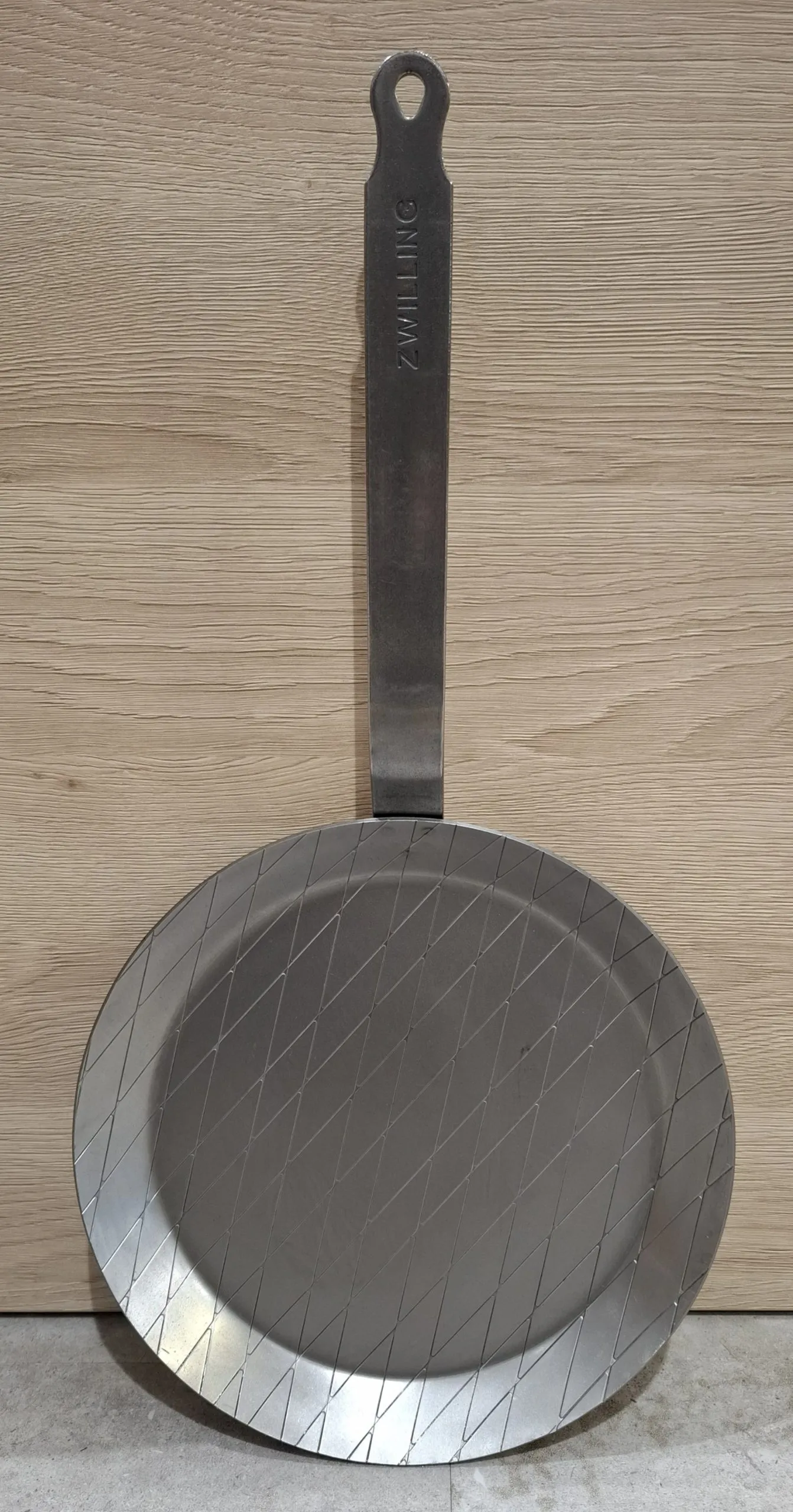ZWILLING Forge Eisenpfanne 28 cm, Eisen für alle Herdarten geeignet