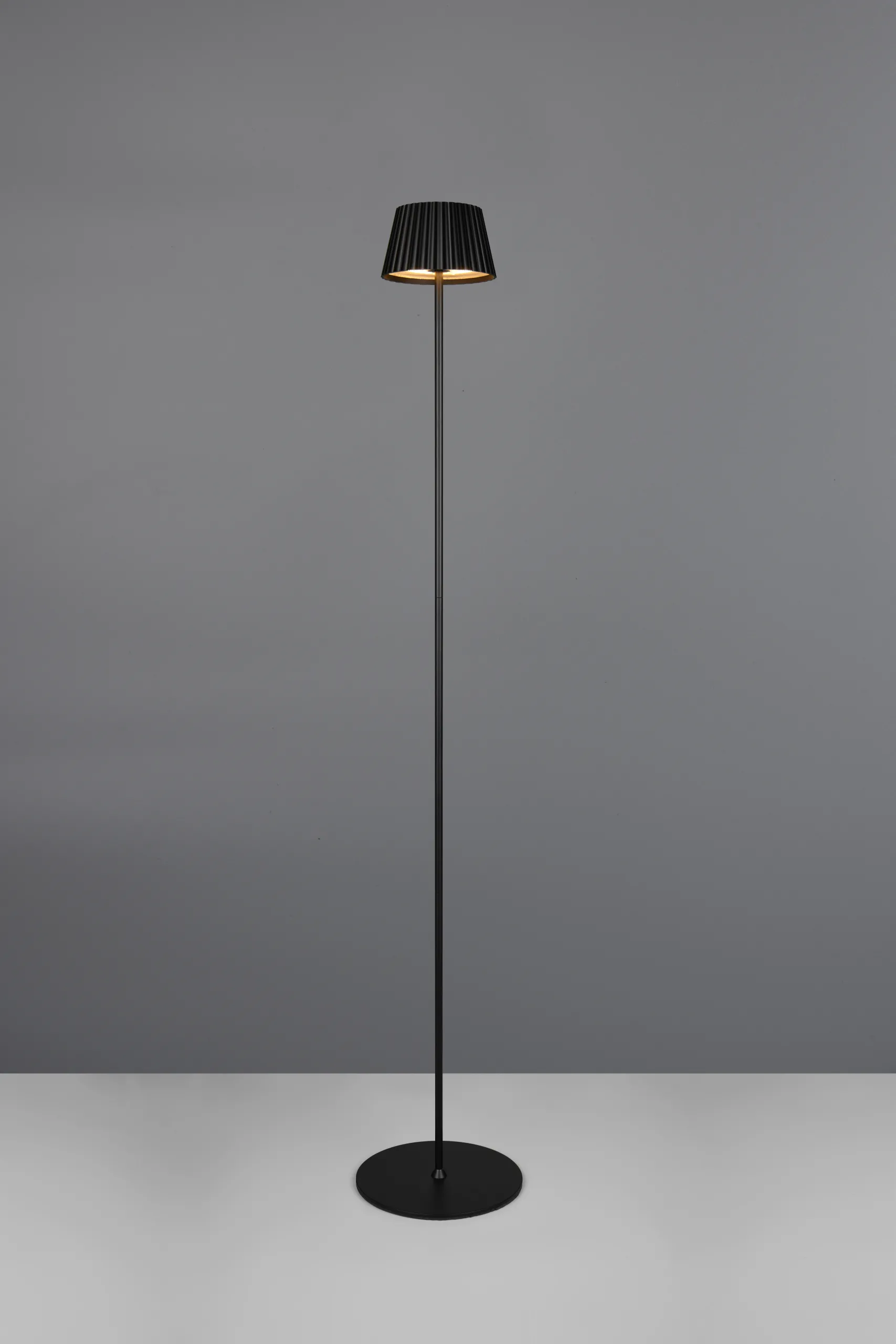 Stehleuchte Suarez schwarz matt