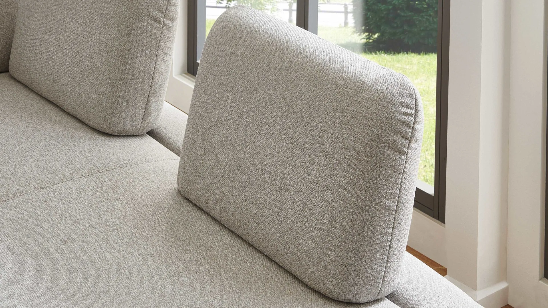 Polsterprogramm Tiamo Plus - Steckrücken, silberfarbener Stoffbezug