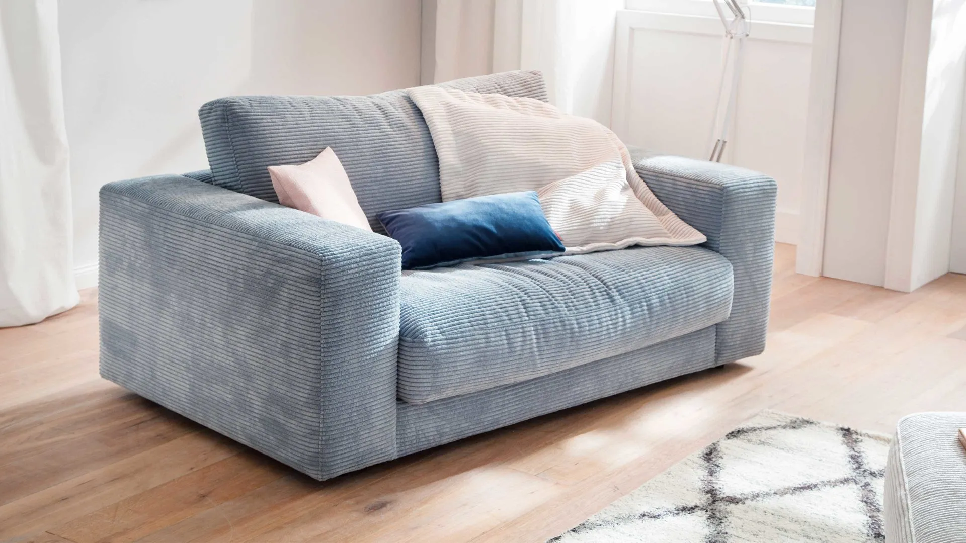 SOFAkultur Programm SK 267 - Zweisitzer medium, hellblauer Cordbezug