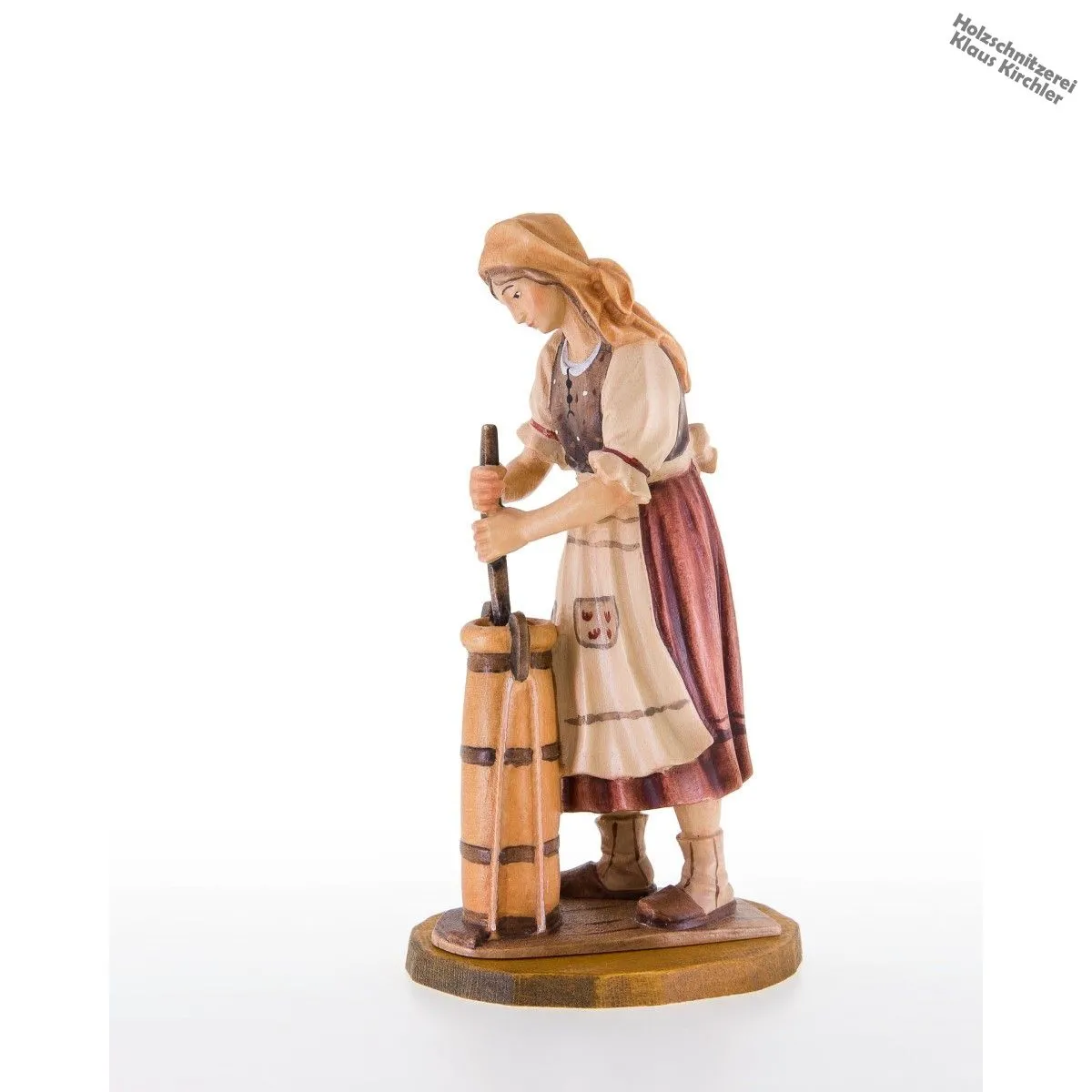 Baeuerin beim Butterschlagen