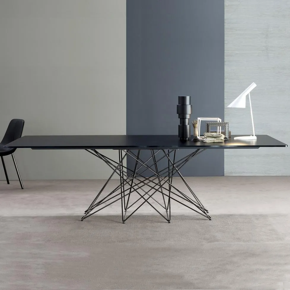 Octa mit Lack gestell - Tisch von Bonaldo