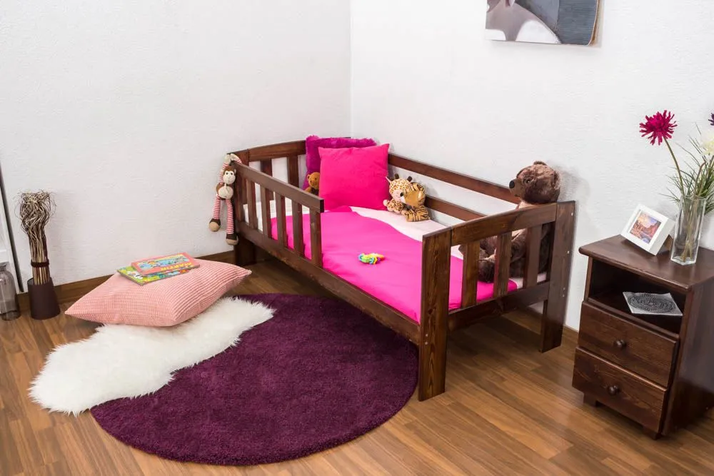 Kinderbett mit Absturzsicherung Kiefer Vollholz massiv Nussfarben A17, inkl. Lattenrost - Abmessung 70 x 160 cm