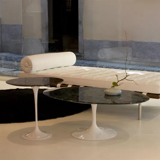 Saarinen Tulip Couch- / Beistelltisch von Knoll International